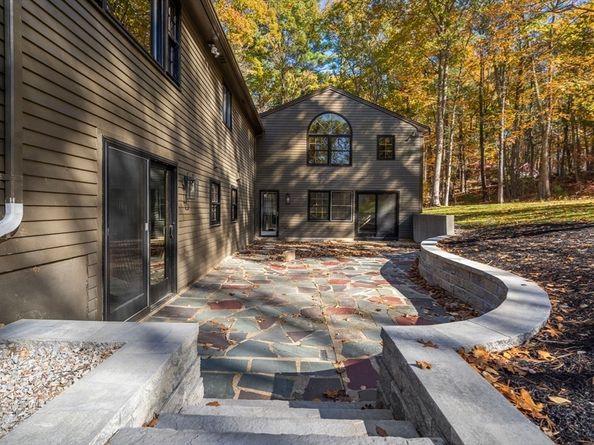 52 & 54 Wells Park Rd, Sturbridge MA 01566