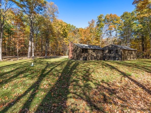 52 & 54 Wells Park Rd, Sturbridge MA 01566