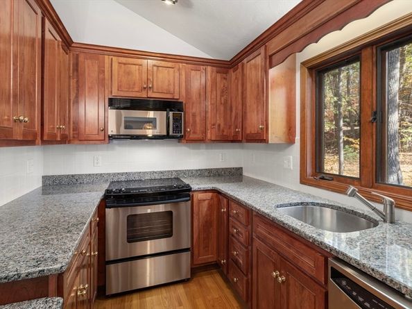 52 & 54 Wells Park Rd, Sturbridge MA 01566
