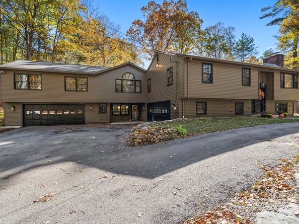 52 & 54 Wells Park Rd, Sturbridge MA 01566