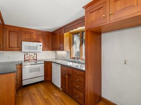 52 & 54 Wells Park Rd, Sturbridge MA 01566