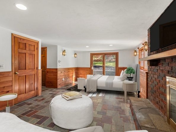 52 & 54 Wells Park Rd, Sturbridge MA 01566