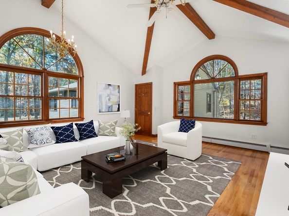 52 & 54 Wells Park Rd, Sturbridge MA 01566