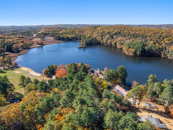 52 & 54 Wells Park Rd, Sturbridge MA 01566
