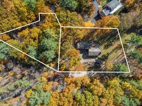 52 & 54 Wells Park Rd, Sturbridge MA 01566