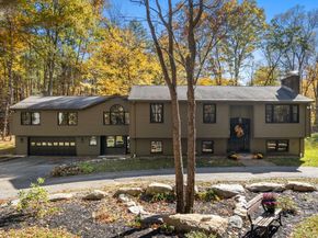52 & 54 Wells Park Rd, Sturbridge MA 01566