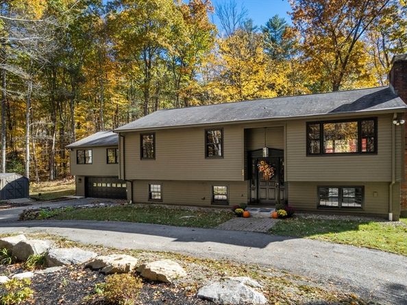 52 & 54 Wells Park Rd, Sturbridge MA 01566