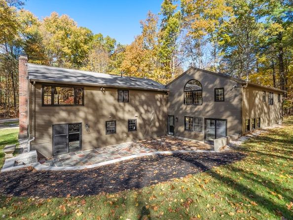 52 & 54 Wells Park Rd, Sturbridge MA 01566