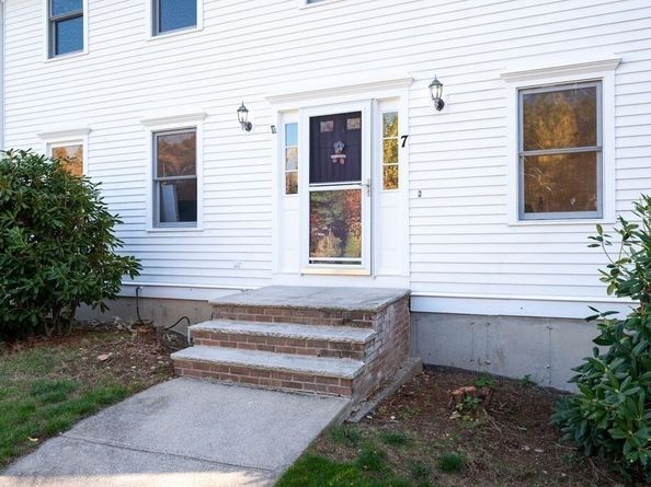 7 Frances Dr, Newburyport MA 01950