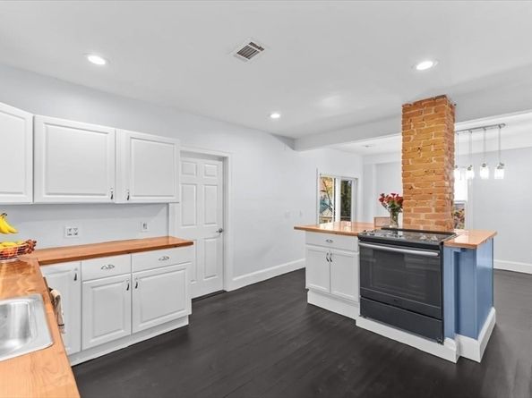 721 Pleasant Street, Brockton MA 02301