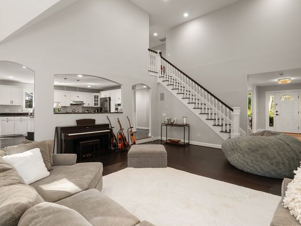 27 Turtleback Rd, Essex MA 01929