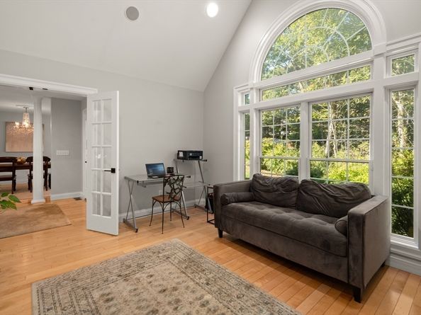 27 Turtleback Rd, Essex MA 01929
