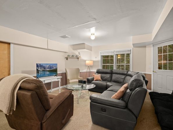 27 Turtleback Rd, Essex MA 01929