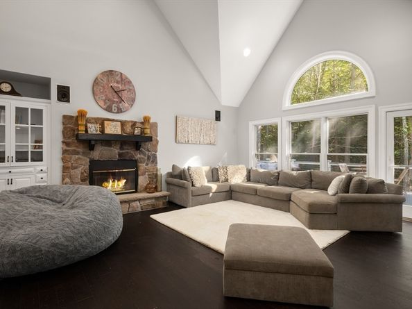 27 Turtleback Rd, Essex MA 01929