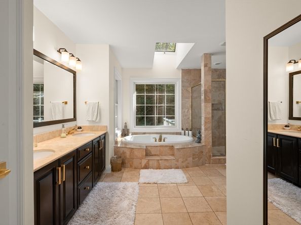 27 Turtleback Rd, Essex MA 01929