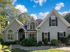 27 Turtleback Rd, Essex MA 01929
