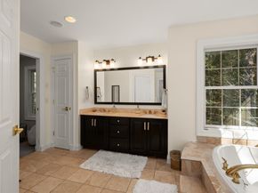 27 Turtleback Rd, Essex MA 01929