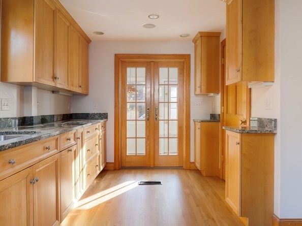 37 Monatiquot Ave, Braintree MA 02184