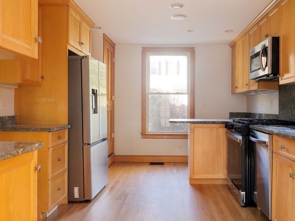 37 Monatiquot Ave, Braintree MA 02184