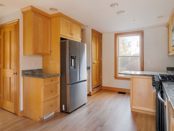 37 Monatiquot Ave, Braintree MA 02184