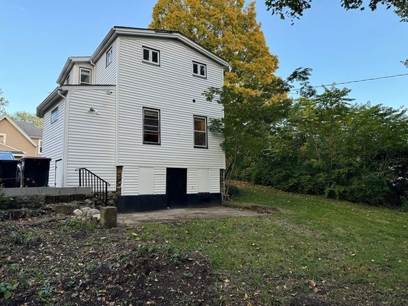 37 Hunt St, Brockton MA 02302