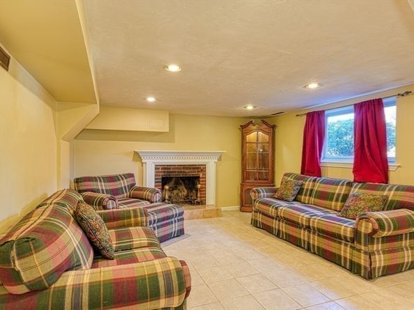 238 W. Hill Rd, Marlborough MA 01752