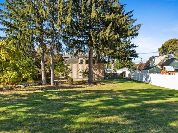 807 Salem St, Lynnfield MA 01940