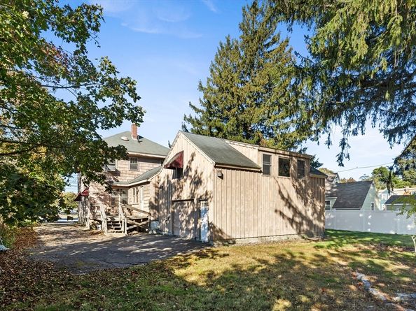 807 Salem St, Lynnfield MA 01940