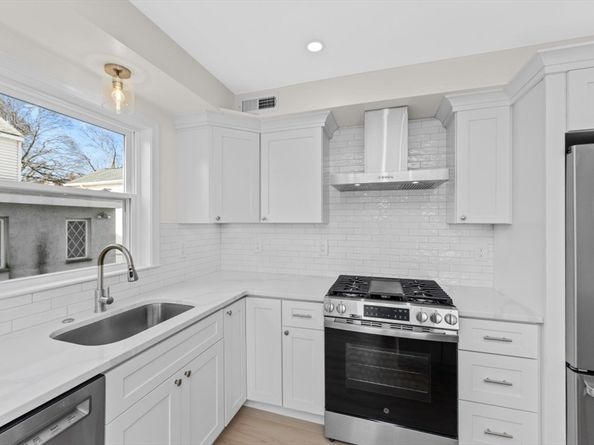 48 Ash Ave B, Somerville MA 02145