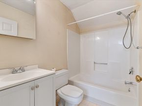 2101 Halcyon Dr 2101, Worcester MA 01606