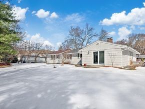 16 Bayberry Ln, Framingham MA 01701