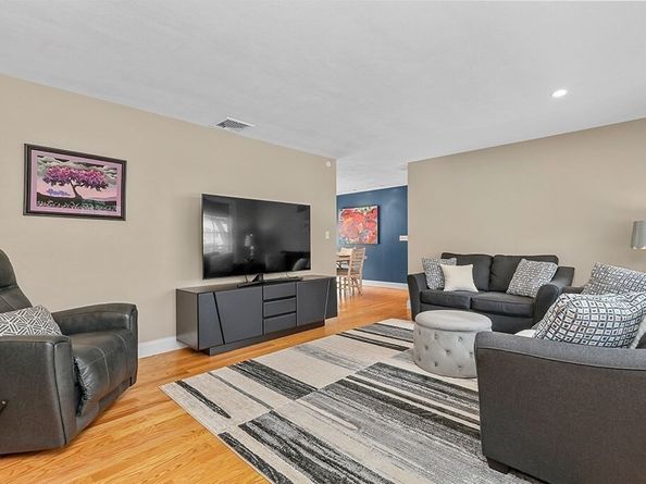 16 Bayberry Ln, Framingham MA 01701