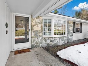 16 Bayberry Ln, Framingham MA 01701