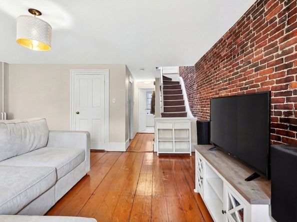 49 Charles St, Boston MA 02114