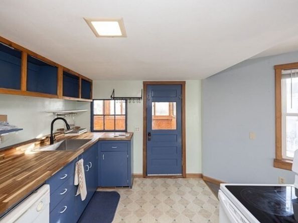 2 Teconnett Path, Worcester MA 01605