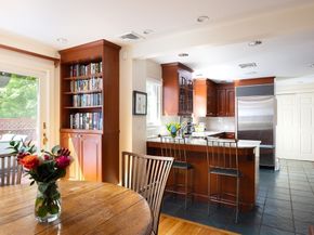 61 Woodlawn Dr, Newton MA 02467