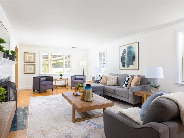 61 Woodlawn Dr, Newton MA 02467