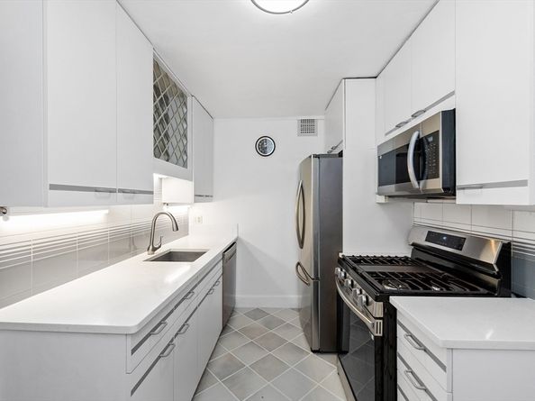 77 Pond Avenue 401, Brookline MA 02445