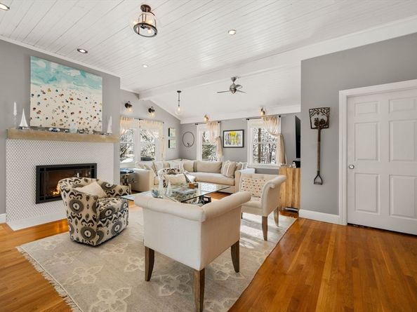 62 Oakland St Ext, Natick MA 01760