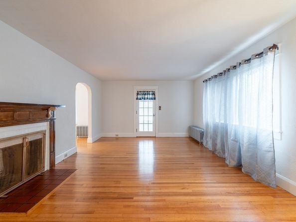 58 Goodrich St, Fitchburg MA 01420