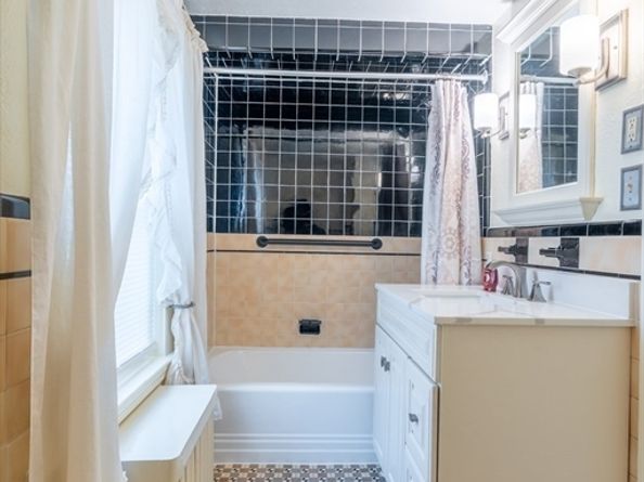 58 Goodrich St, Fitchburg MA 01420