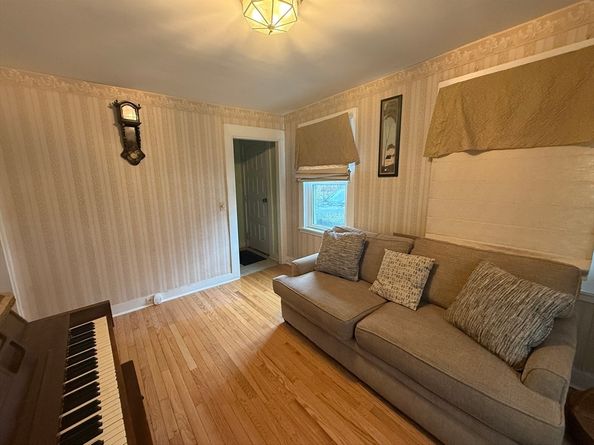 287 Bacon St, Natick MA 01760