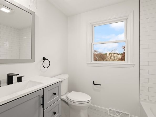 163 Hayward St 163, Bridgewater MA 02324