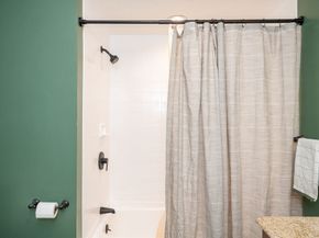 905 Sherwood Forest Ln. 905, Saugus MA 01906