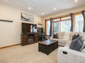 905 Sherwood Forest Ln. 905, Saugus MA 01906