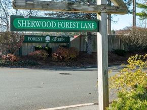 905 Sherwood Forest Ln. 905, Saugus MA 01906