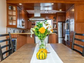 905 Sherwood Forest Ln. 905, Saugus MA 01906