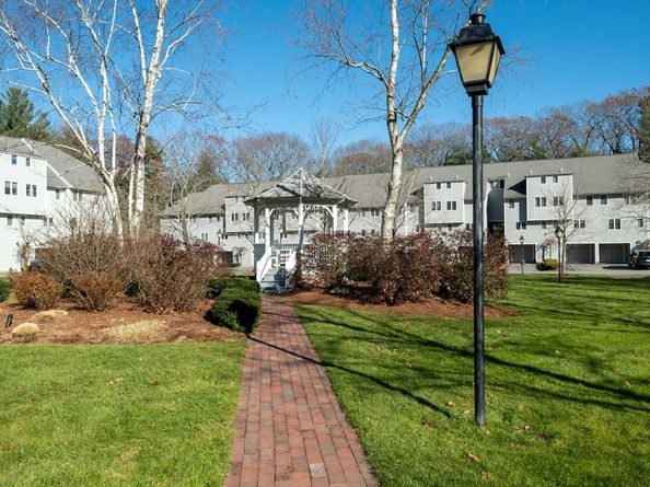 905 Sherwood Forest Ln. 905, Saugus MA 01906