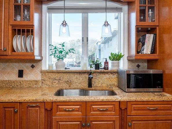 905 Sherwood Forest Ln. 905, Saugus MA 01906