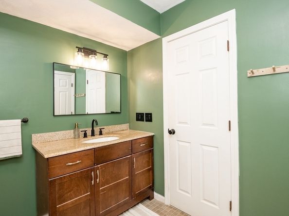 905 Sherwood Forest Ln. 905, Saugus MA 01906